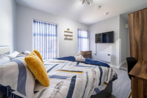 Studios with Ensuite Showers & Share Kitchens Prime Location near Hospital, Town Center Apt 3